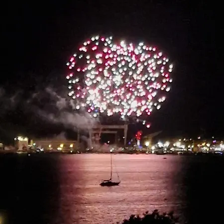 Vue Sur Et Baie De *